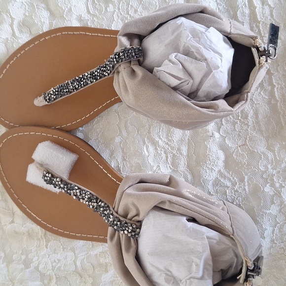 NIB Flourish Sandals Size 7 - Picture 9 of 11